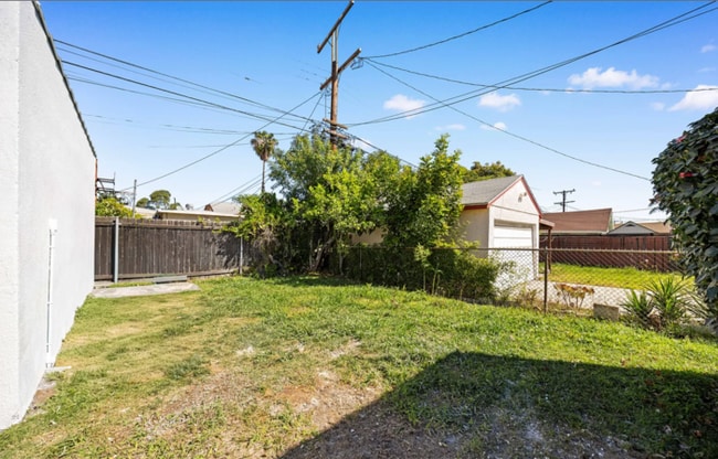 Building Photo - 2925 W Shorb St