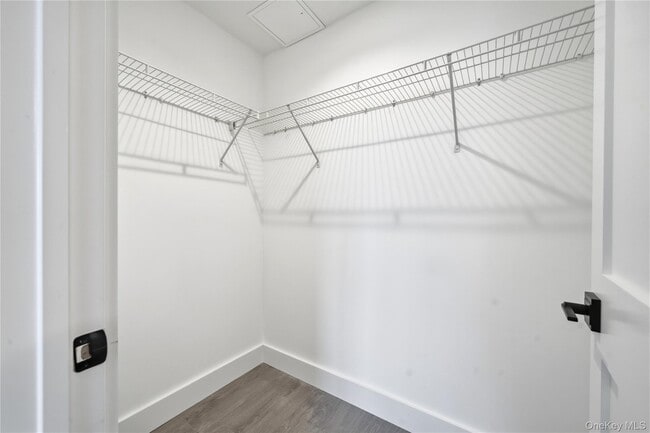 Building Photo - 180 Deer Park Ave