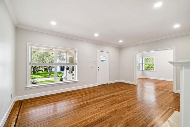 Building Photo - 2918 W Coachman Ave