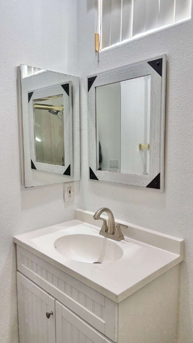 Building Photo - 3 Bedrooms and 3 Bathrooms Save $500 Move-in by April 1st!!