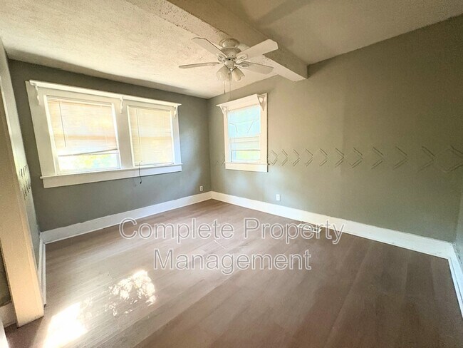 Building Photo - 8149 1st Ave S