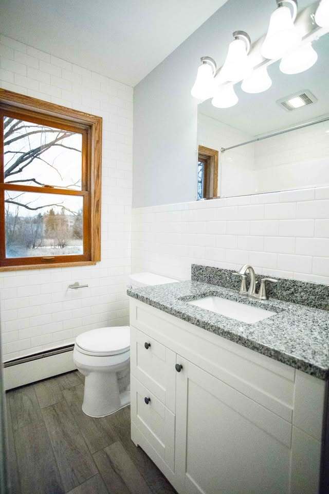 Building Photo - 2473 Lake Ave