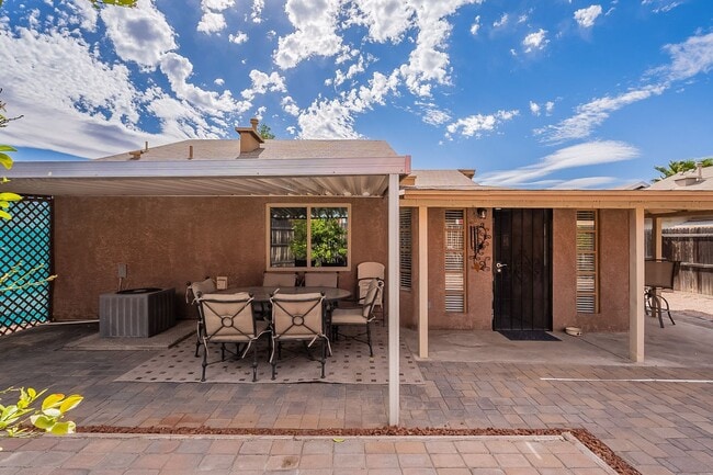 Building Photo - ATTRACTIVE  WEST CENTRAL 2 BEDROOM HOME W/...