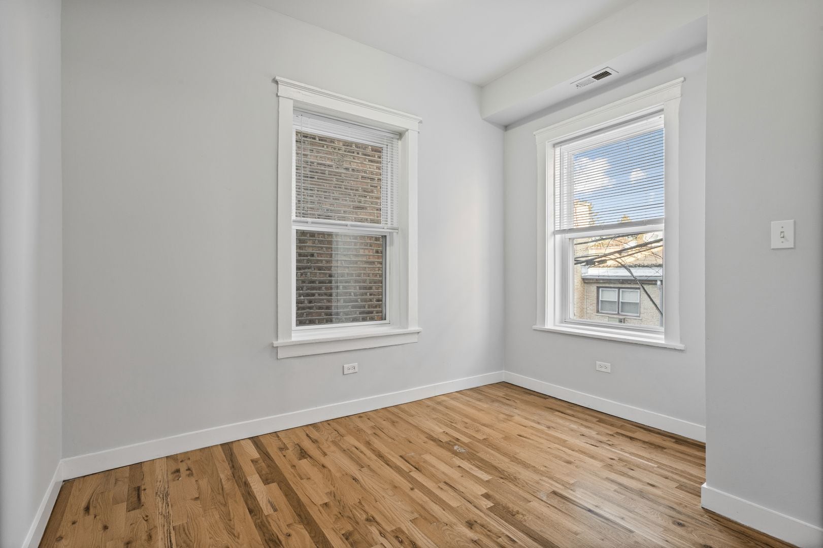 Building Photo - 7451 N Greenview Ave