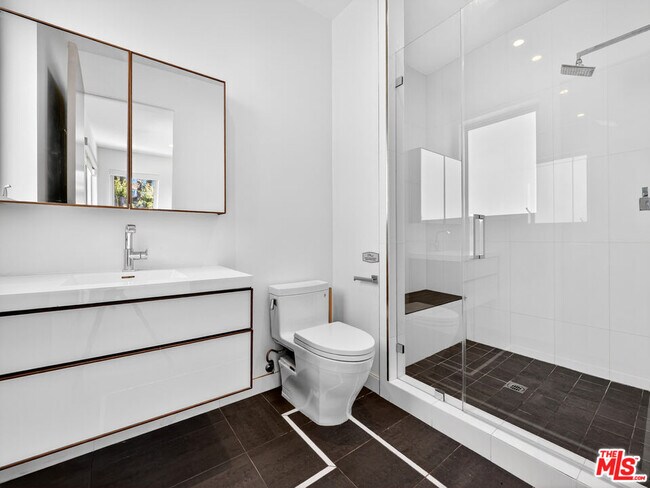Building Photo - 770 Paseo Miramar
