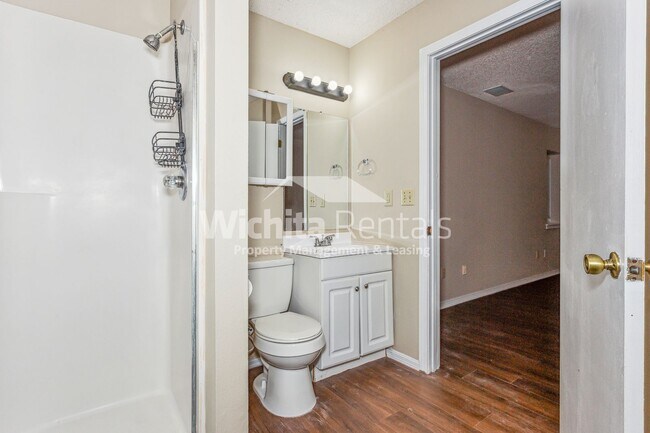 Building Photo - 9316 E Funston St
