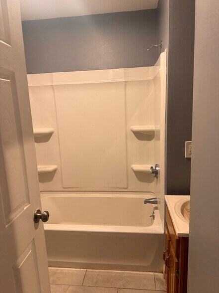 Building Photo - 146 Chandler St