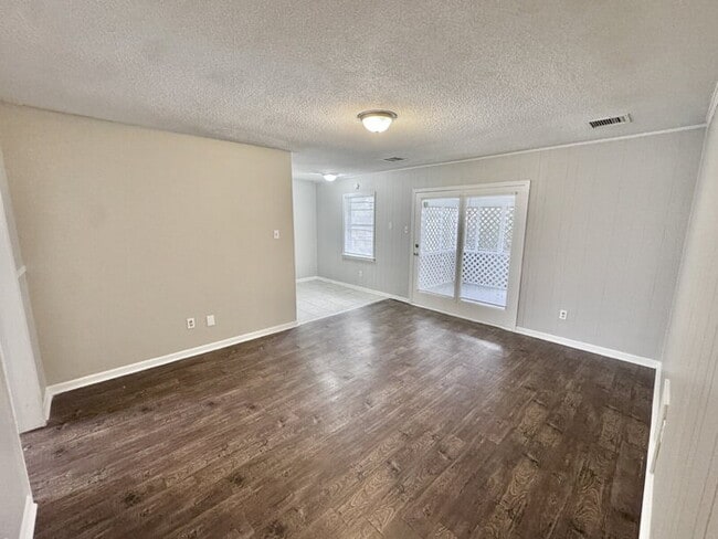 Building Photo - 6368 Leamont Dr