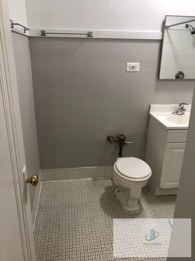 Building Photo - 6364 N Hermitage Ave