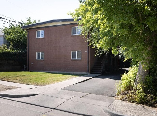 Building Photo - 938 Lowell Ave S