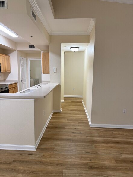 Walkway - 10075 Gate Pky N