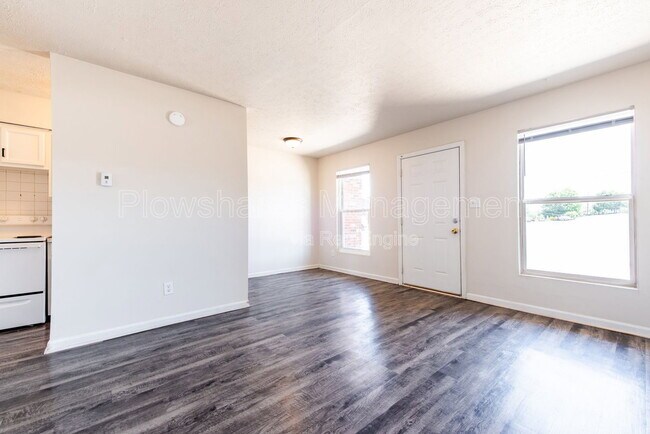 Building Photo - 3224 Twin Oak Ln