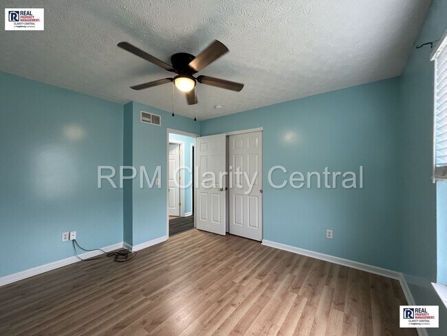 Building Photo - 571 Peak Ct
