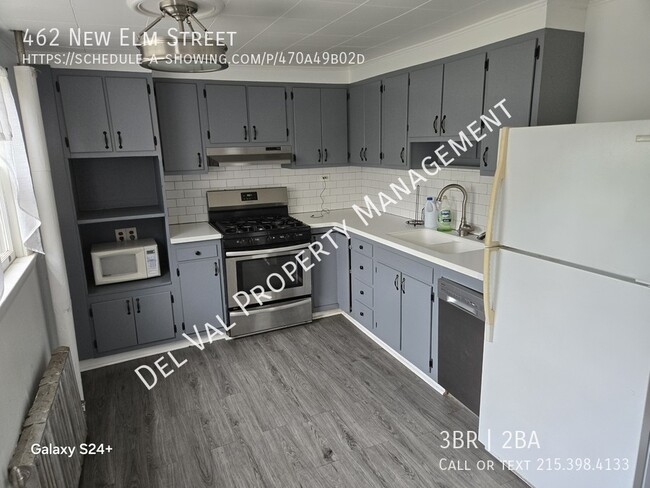 Building Photo - 462 New Elm St