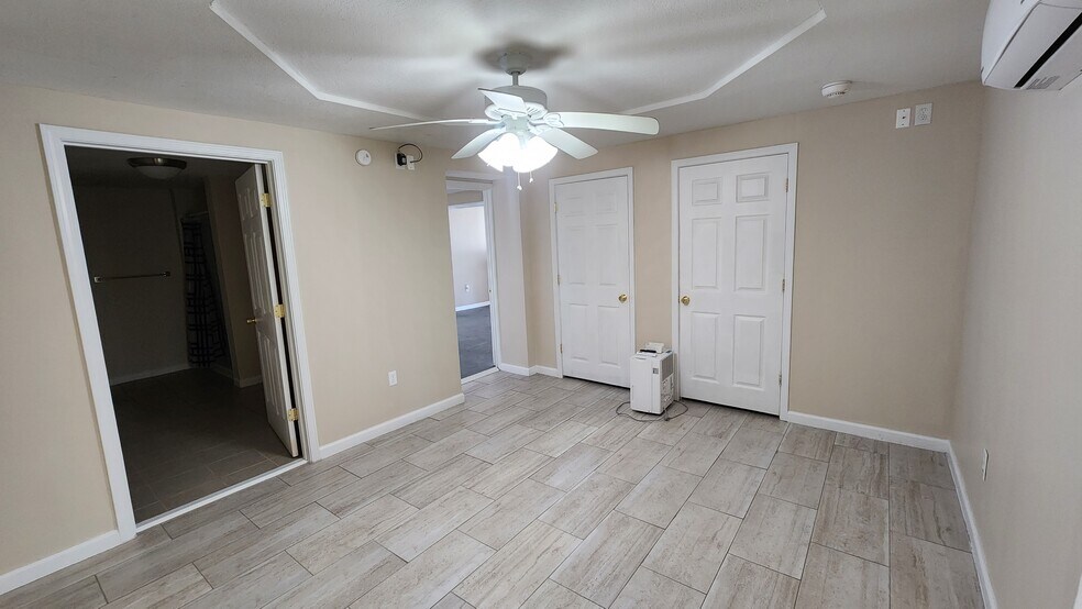 downstairs bedroom - 833 Plantation Dr