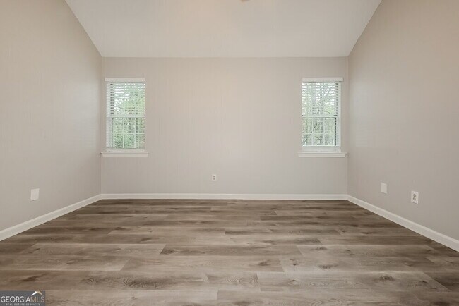 Building Photo - 2092 Wedgewood Dr
