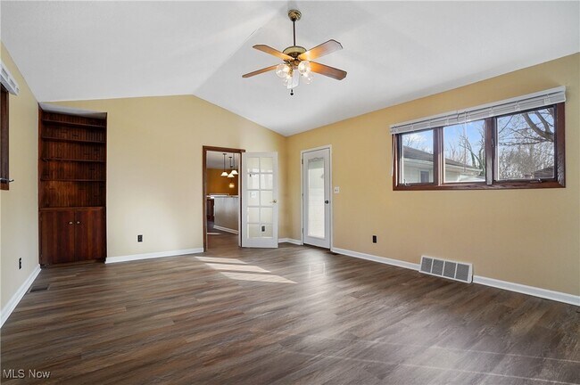 Building Photo - 7429 Sylvan Dr