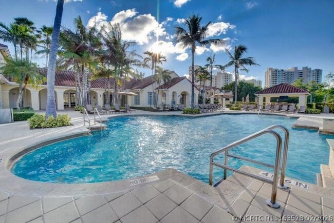 Building Photo - 3606 S Ocean Blvd