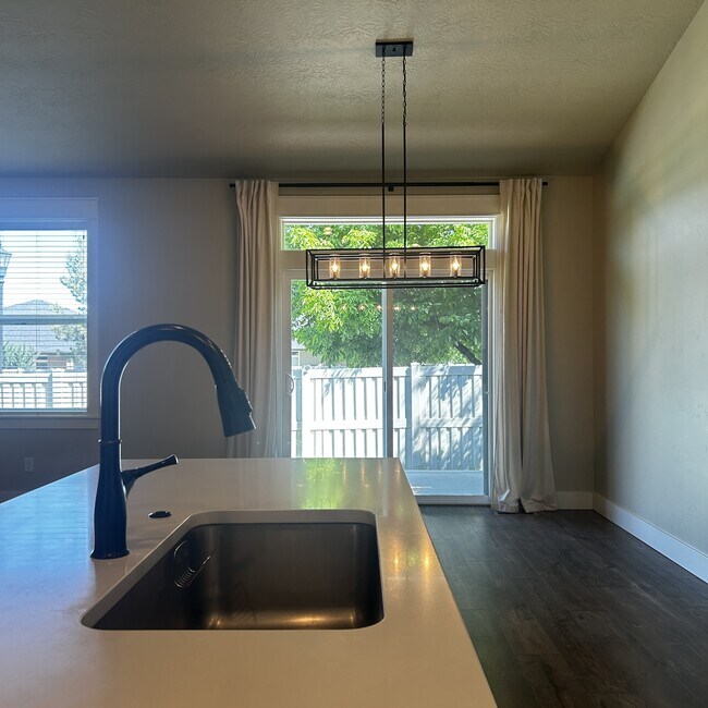Building Photo - 3440 E Girdner Dr