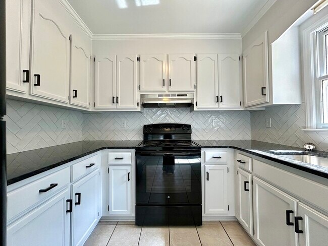 Building Photo - 1311 Hathshire Dr