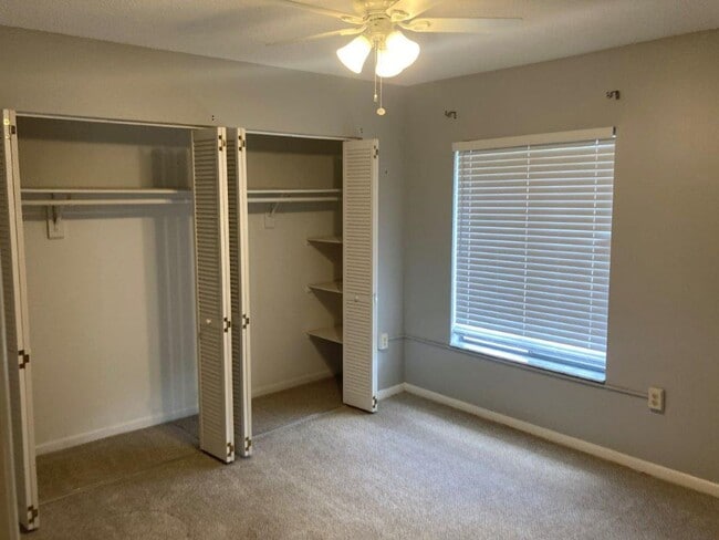 Building Photo - 3 Bedroom 2 Bathroom Condo at Palomar Plac...