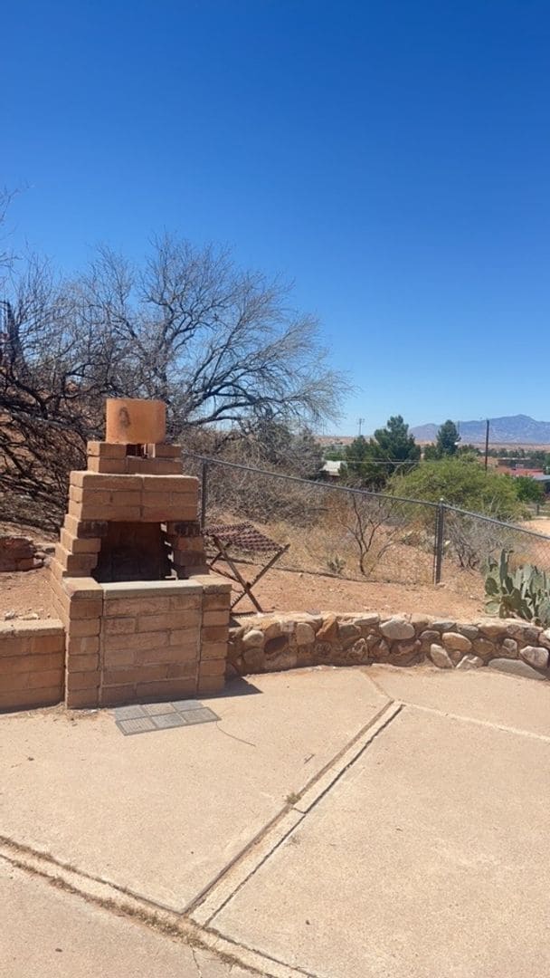 Building Photo - 626 S Huachuca St