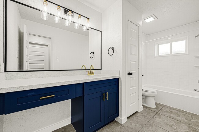 Building Photo - 2239 Pilgrims Point Dr