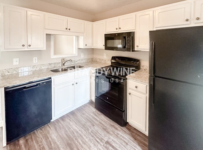 Building Photo - 581 Twin Oaks Ln