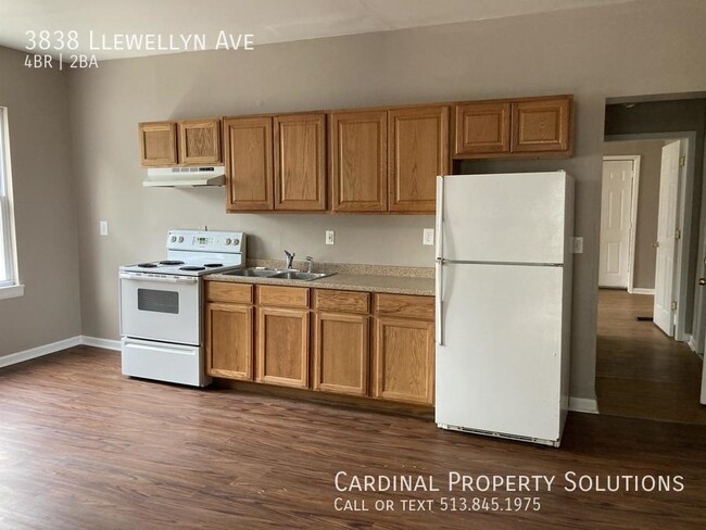Primary Photo - 3838 Llewellyn Ave