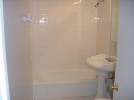 Building Photo - 702 W Schubert Ave