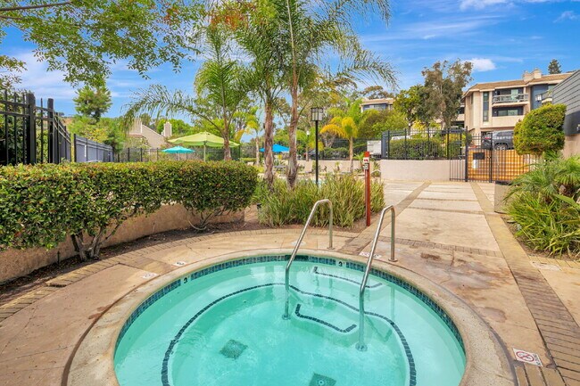 Building Photo - Stunning Bay Ho Townhome with Resort-Style...