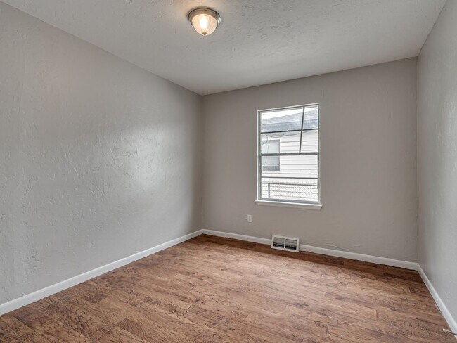 Building Photo - Charming Home in OKC + 4 bedrooms