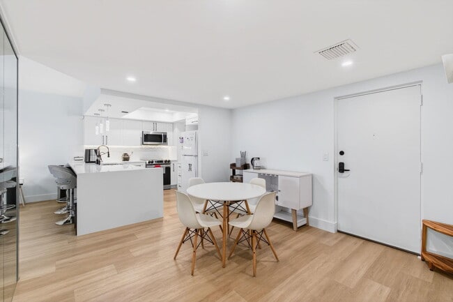 Building Photo - 50 SW 3rd Ave