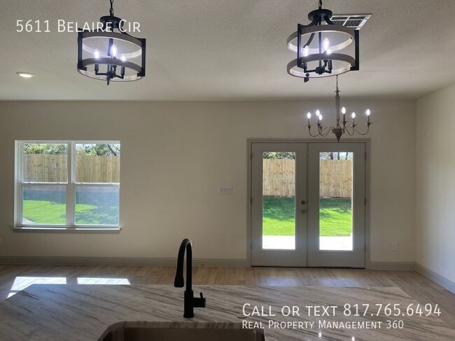 Building Photo - 5611 Belaire Cir