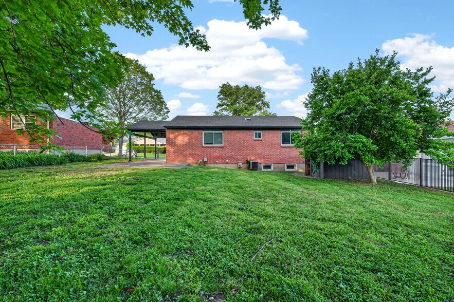 Building Photo - 2246 Bensonhurst Dr
