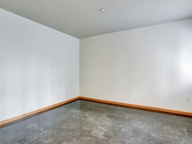 Building Photo - 1125 NW 9th Ave