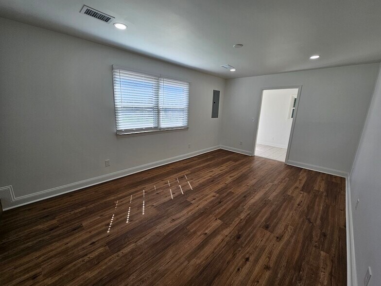 Building Photo - 61 Edwards Ave