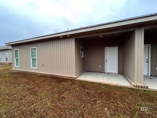 Building Photo - 33048 Stables Dr