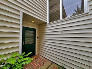 Building Photo - 698 Serramonte Dr