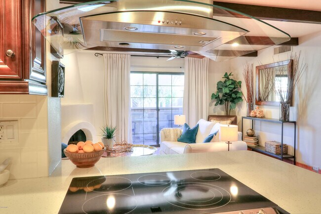 Building Photo - 7557 N Dreamy Draw Dr