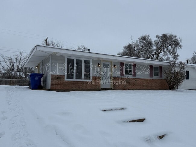 Building Photo - 800 Maumee Dr