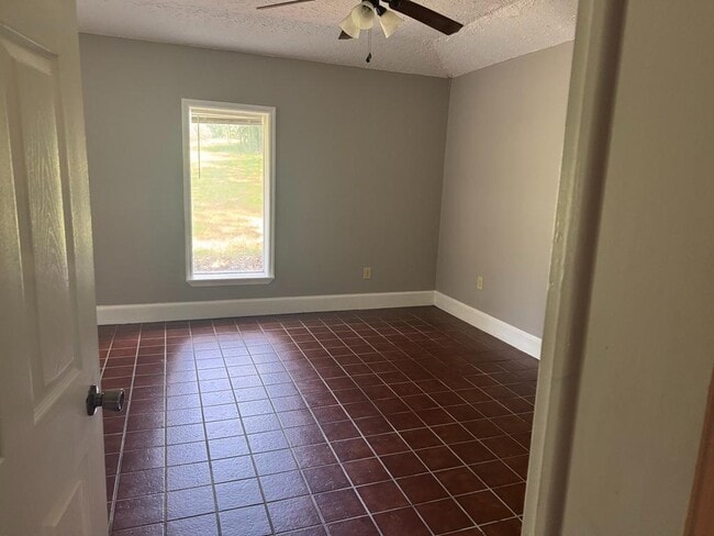 Building Photo - 121 Woodland Cir