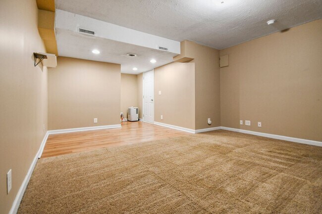 Building Photo - Pet Friendly Three Bedroom with Basement!