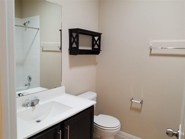 Building Photo - 300 Northern Flicker St