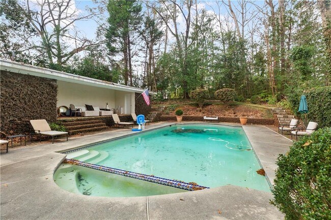 Building Photo - 3056 E Pine Valley Rd NW