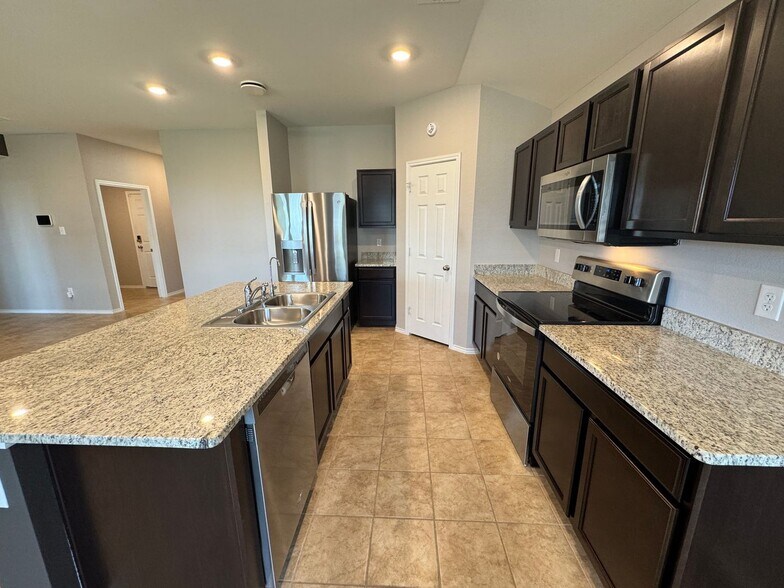 Building Photo - 9612 Murandy Dr