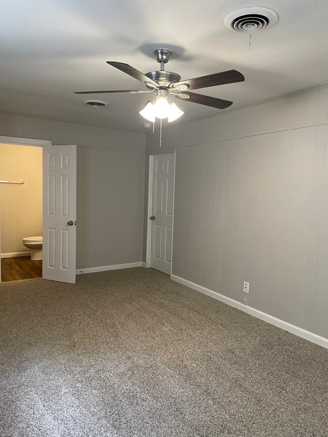 Building Photo - 7015 Eddy Ln