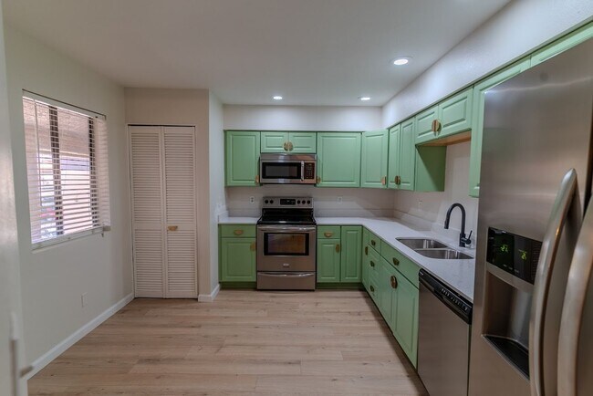 Primary Photo - Beautiful 2-bedroom condo is now available...