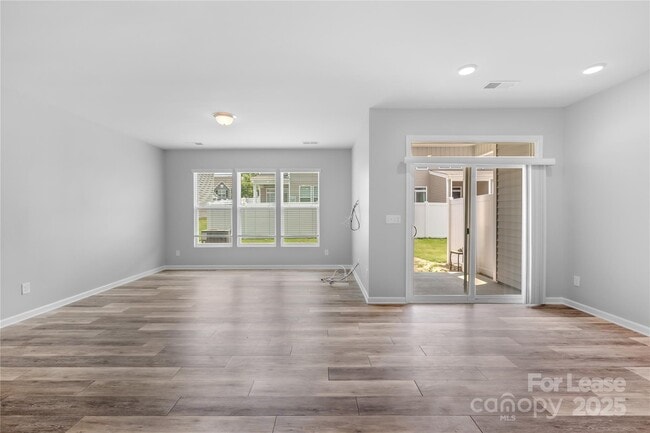 Building Photo - 15013 Savannah Hall Dr