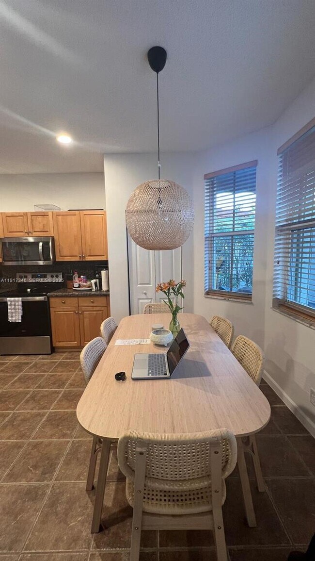 Building Photo - 1546 Sandpiper Cir